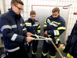 Übung Menschenrettung Schacht