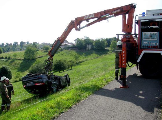 PKW landete auf dem Dach